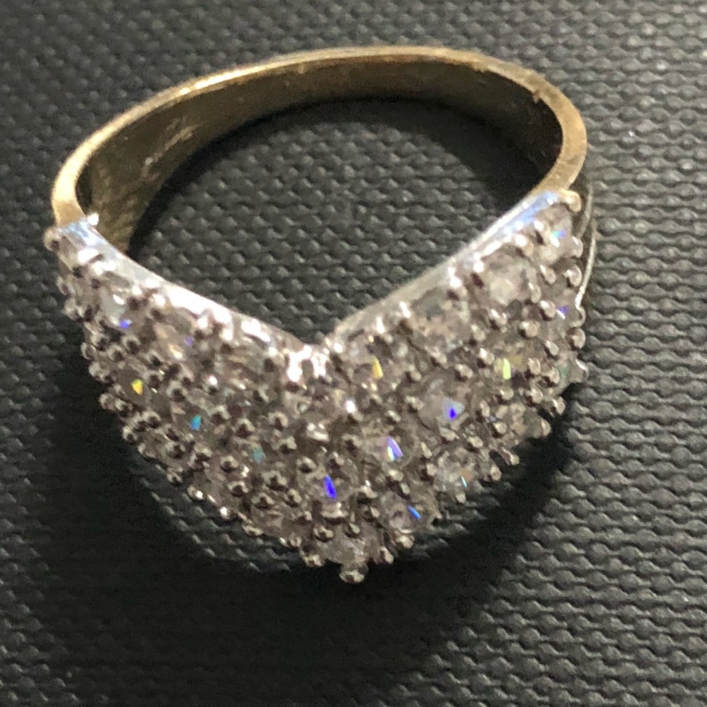 DONATED-14K Yellow Gold and  3 Rows of diamonds. - Picture 6 of 7